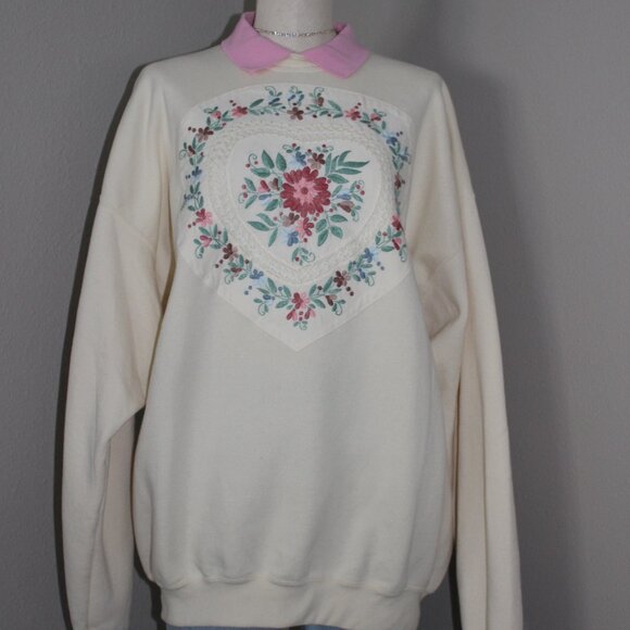 Vintage Embroidered Grandmacore Crewneck - Picture 2 of 5